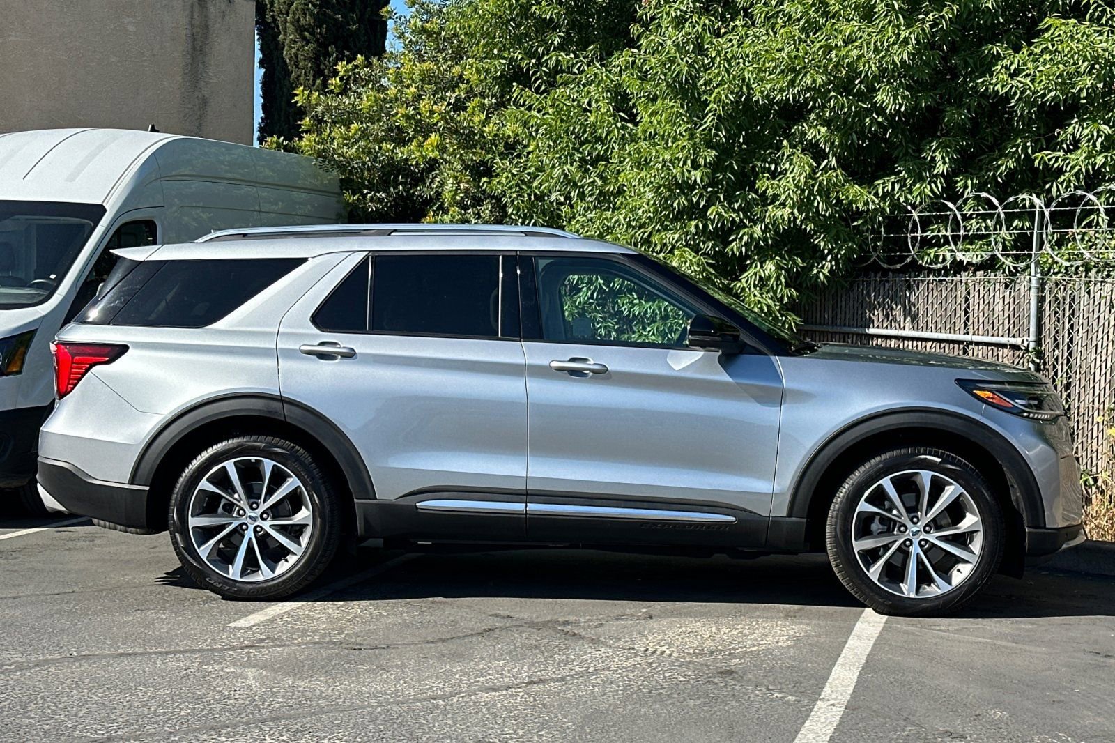 Used 2025 Ford Explorer Platinum w/ Ultimate Package image 6