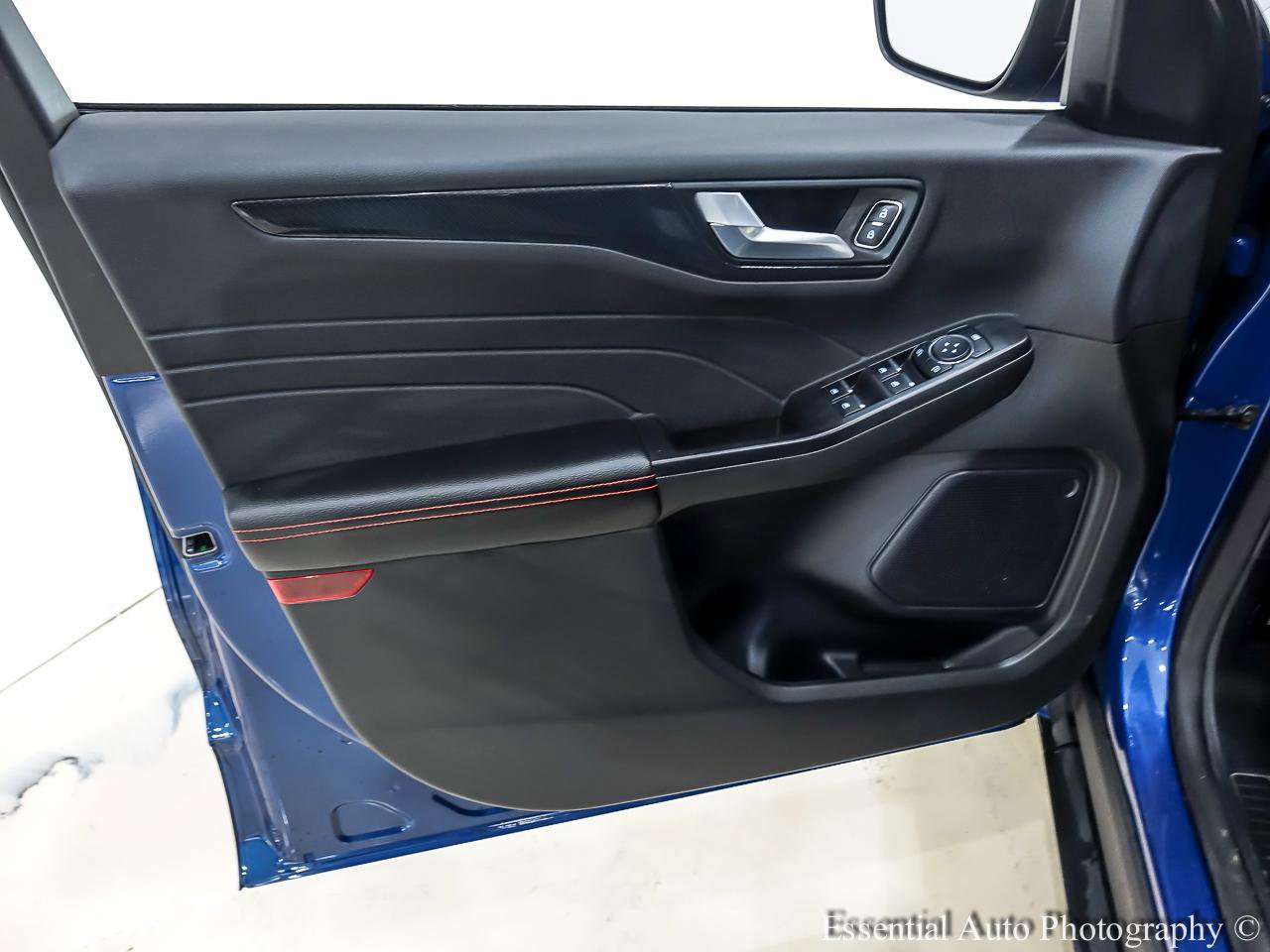 Used 2023 Ford Escape ST-Line w/ Tech Pack #1 AWD/4WD image 25