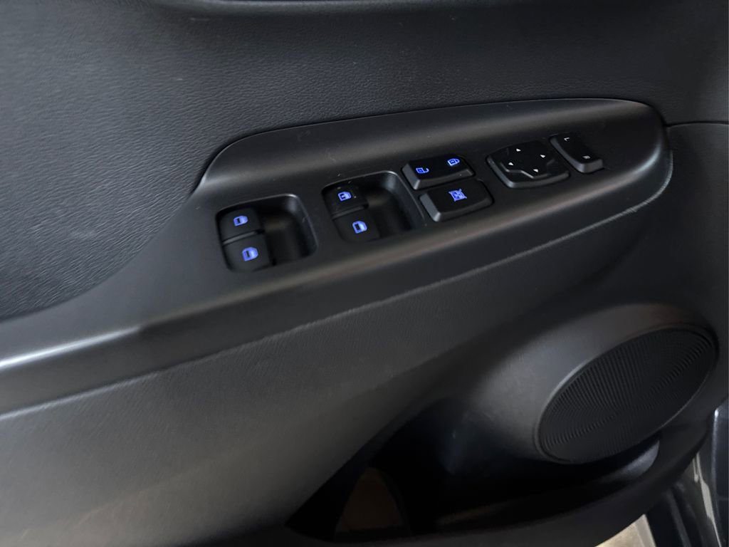 Used 2019 Hyundai Kona SE image 32