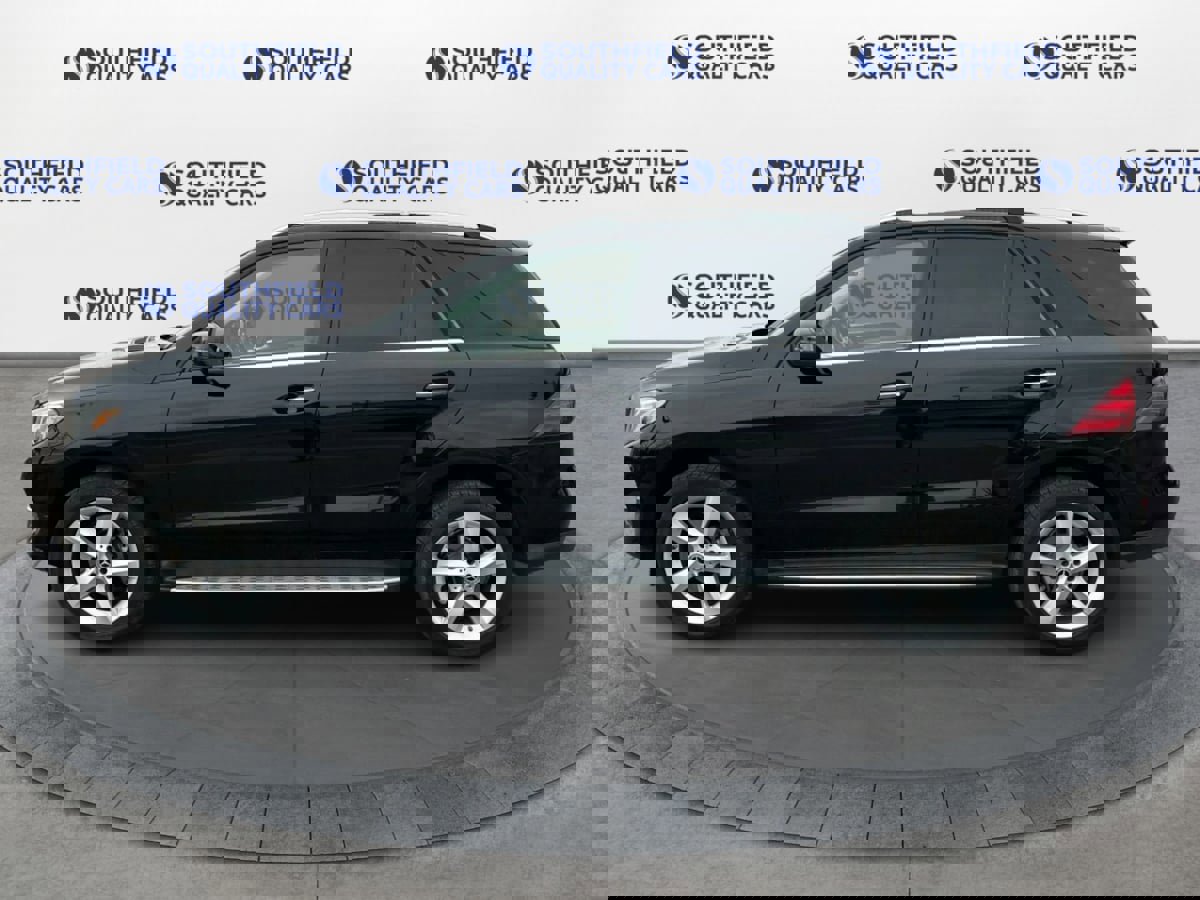 Used 2019 Mercedes-Benz GLE 400 4MATIC w/ Premium 2 Package image 3