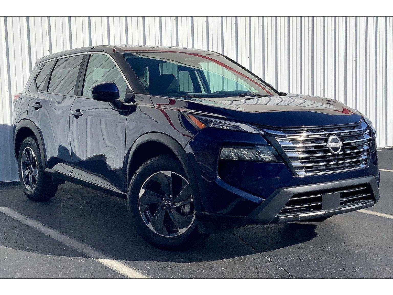 Used 2025 Nissan Rogue SV image 2