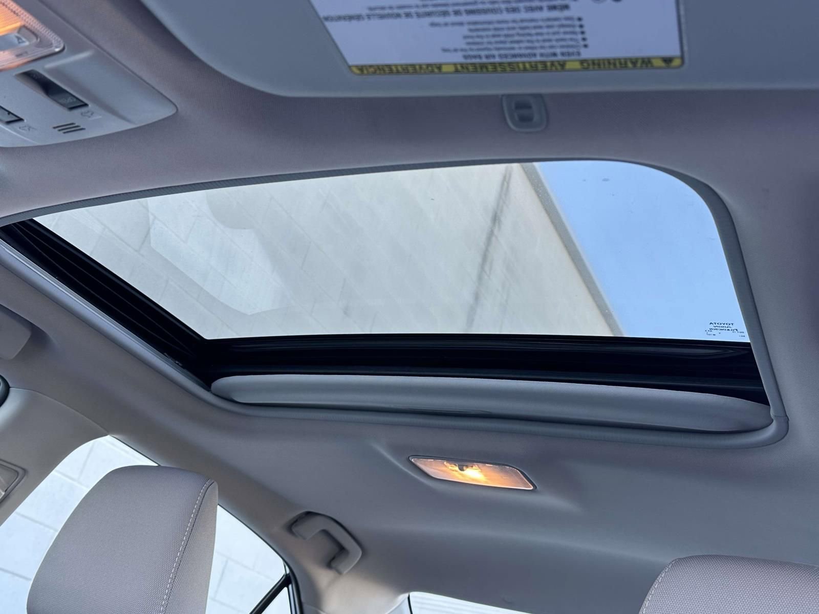 Used 2018 Toyota Corolla LE image 17