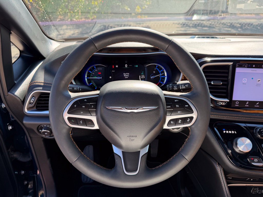 Used 2023 Chrysler Pacifica Pinnacle FWD image 21