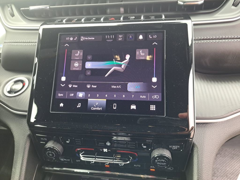 New 2025 Jeep Grand Cherokee Laredo w/ Luxury Tech Group I RWD image 4