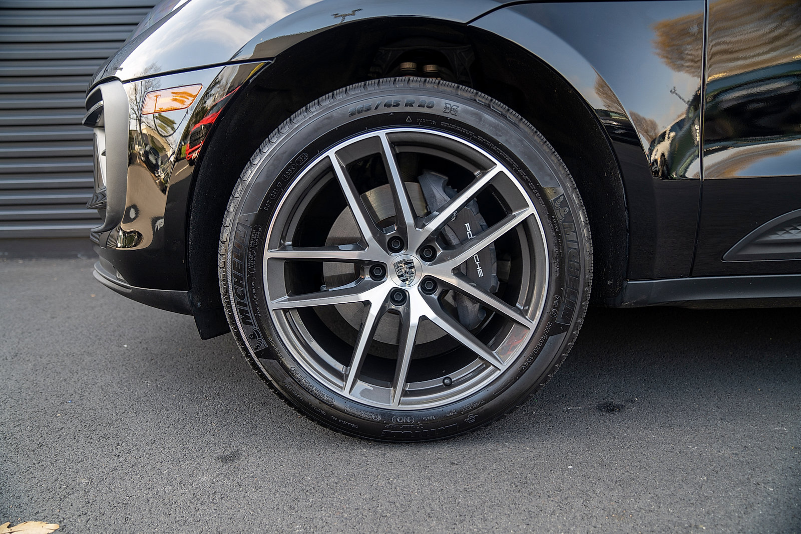 Certified 2025 Porsche Macan AWD/4WD image 23