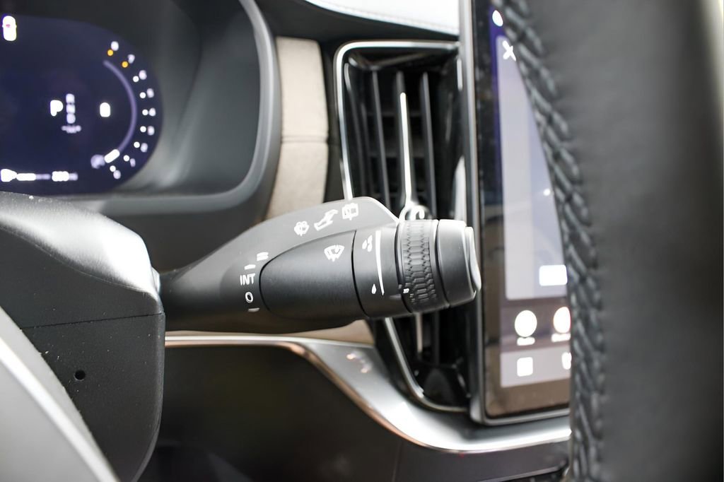 New 2026 Volvo XC90 B6 Plus w/ Protection Package Premier image 21