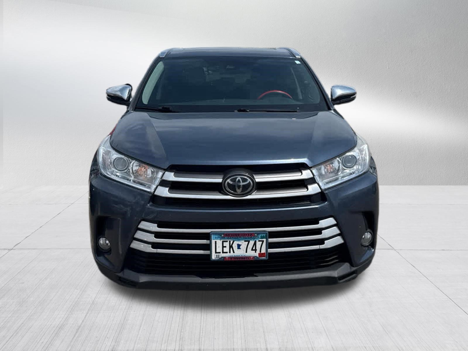 Used 2017 Toyota Highlander XLE AWD/4WD image 4