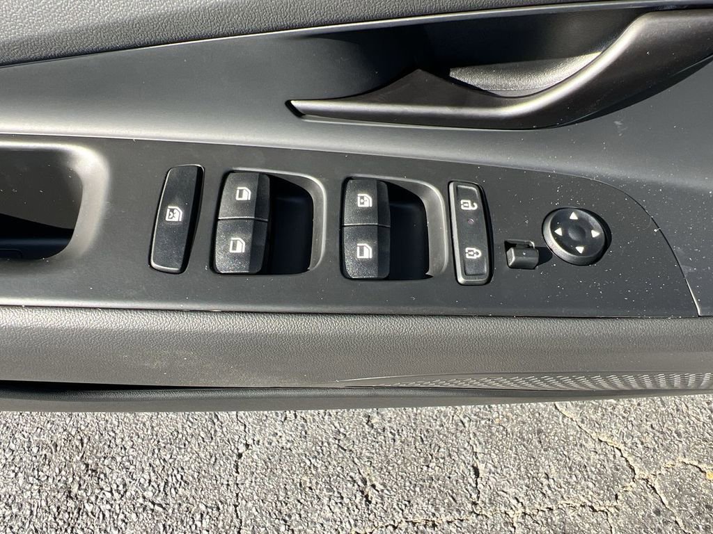 New 2025 Hyundai Elantra SEL image 12