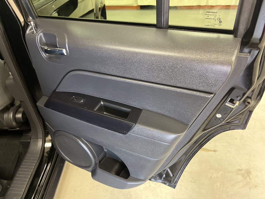 Used 2015 Jeep Patriot Latitude image 21