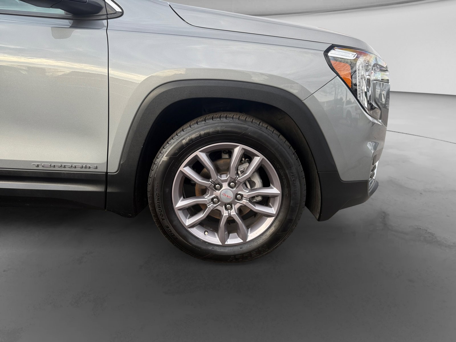 Used 2023 GMC Terrain SLT w/ LPO, Floor Liner Package image 30