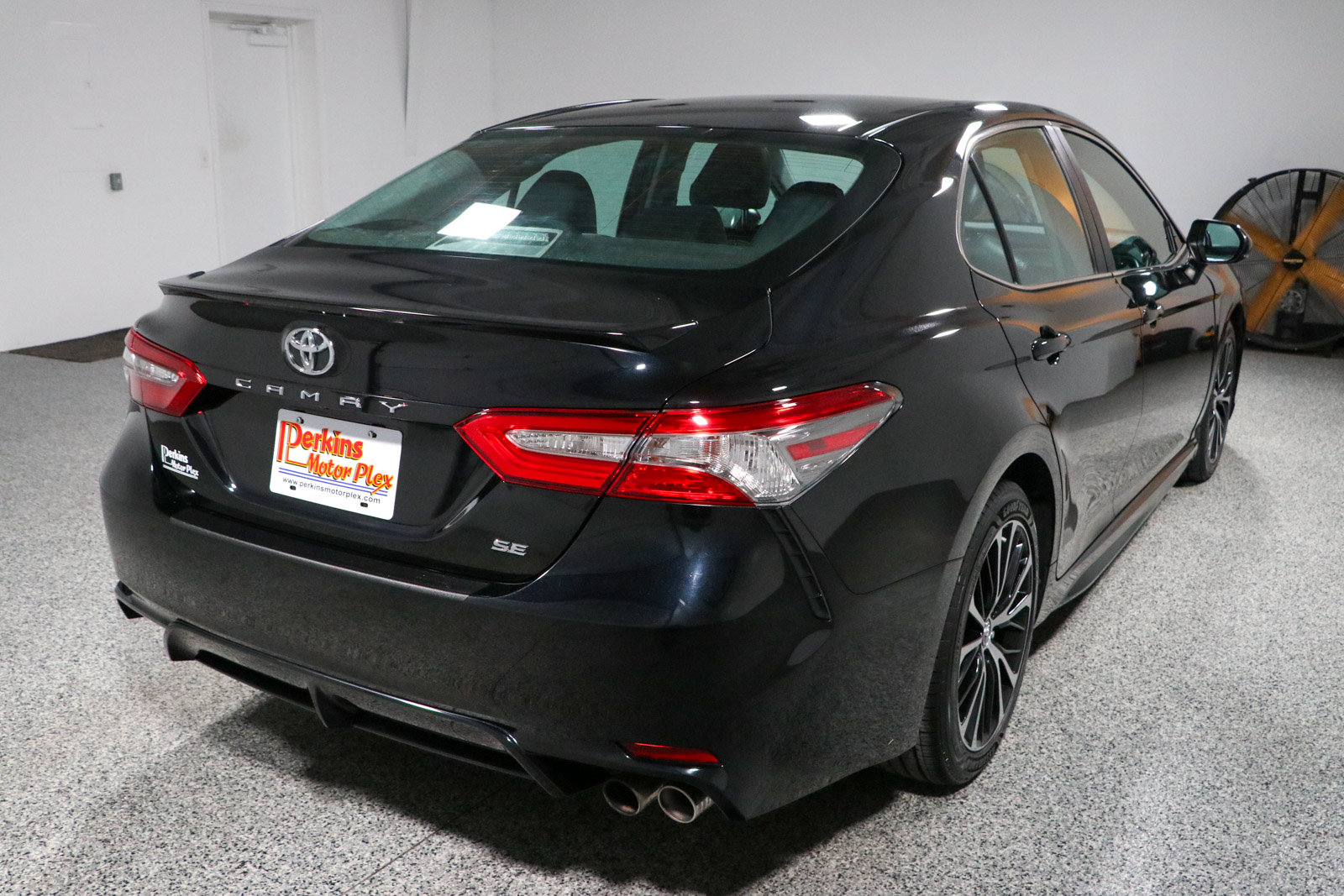 Used 2018 Toyota Camry SE w/ Moonroof Package FWD image 7