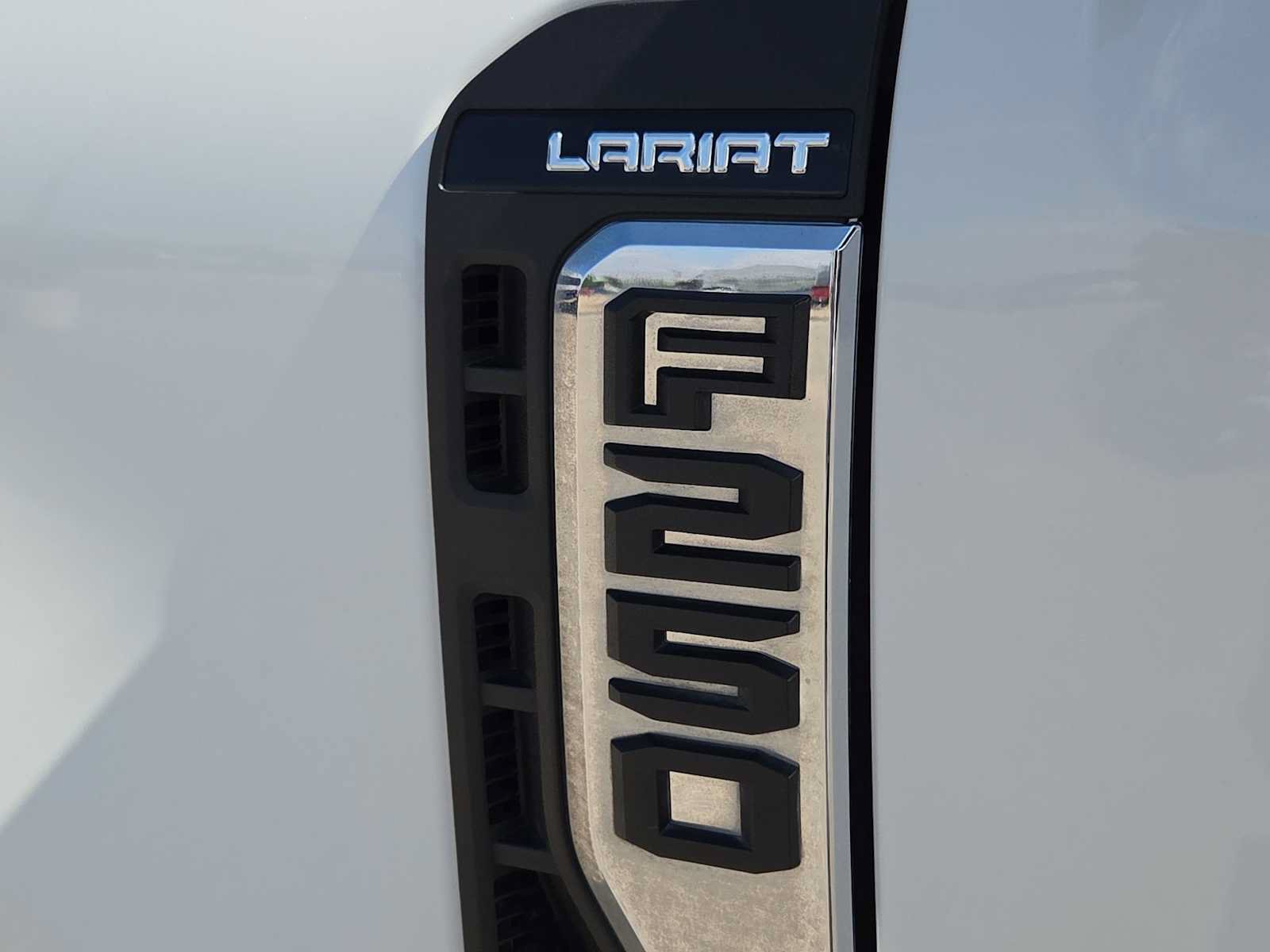 Used 2024 Ford F250 Lariat w/ Tremor Off-Road Package AWD/4WD image 11