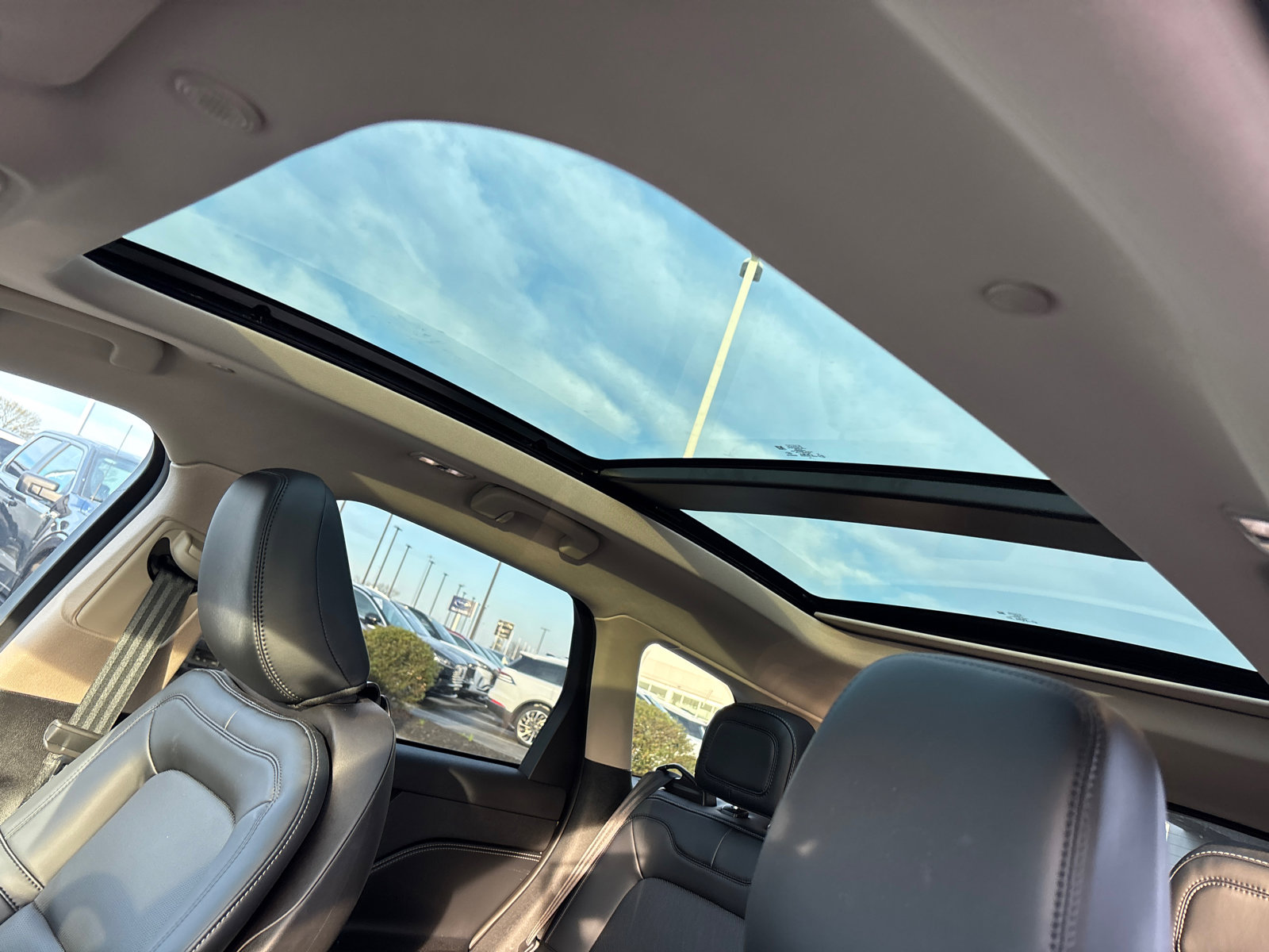 Used 2025 Lincoln Corsair AWD w/ Equipment Group 101A image 25