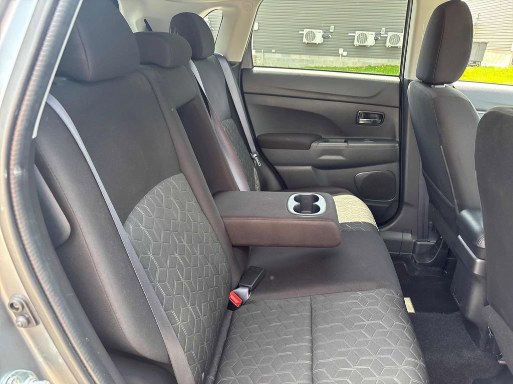 Used 2025 Mitsubishi Outlander Sport ES AWD/4WD image 28