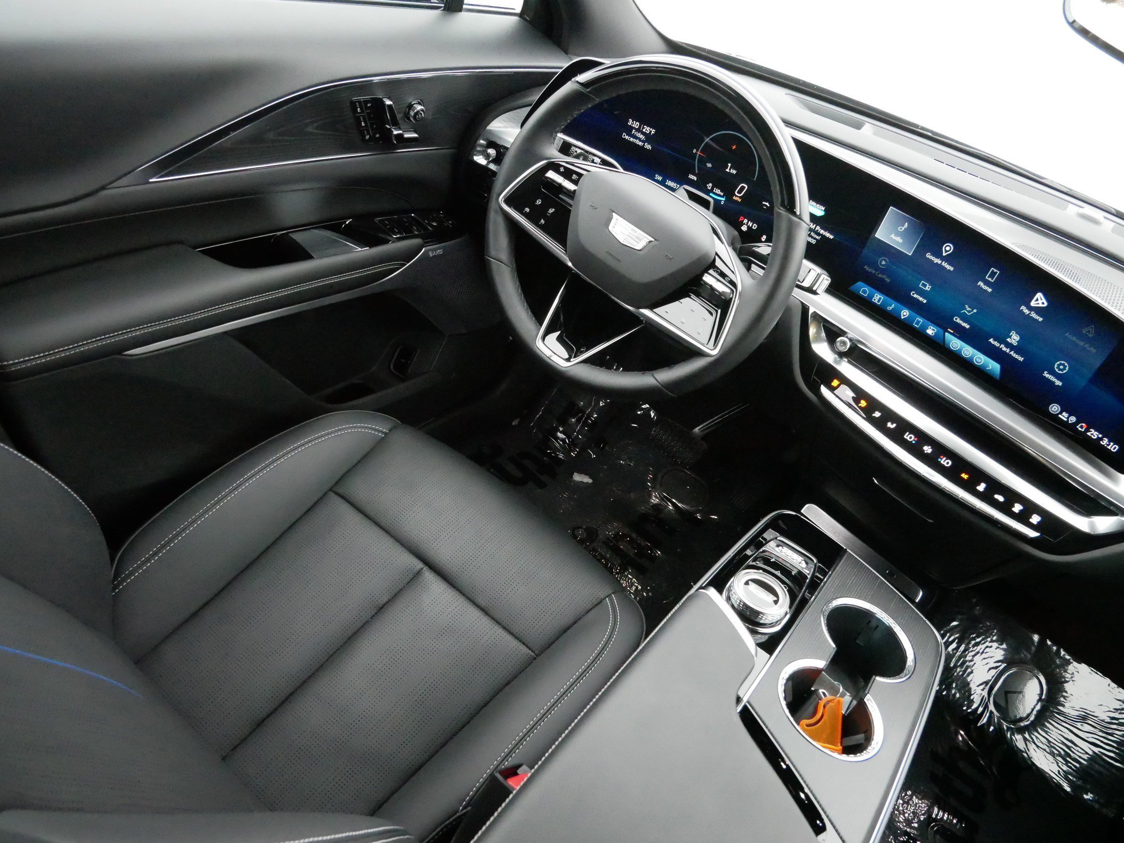 Certified 2024 Cadillac Lyriq Luxury w/ LPO, Floor Liner Package image 9