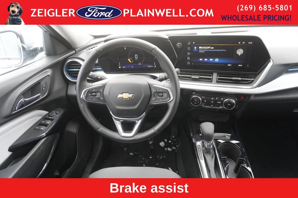 Used 2025 Chevrolet Trax LT w/ LT Convenience Package image 12