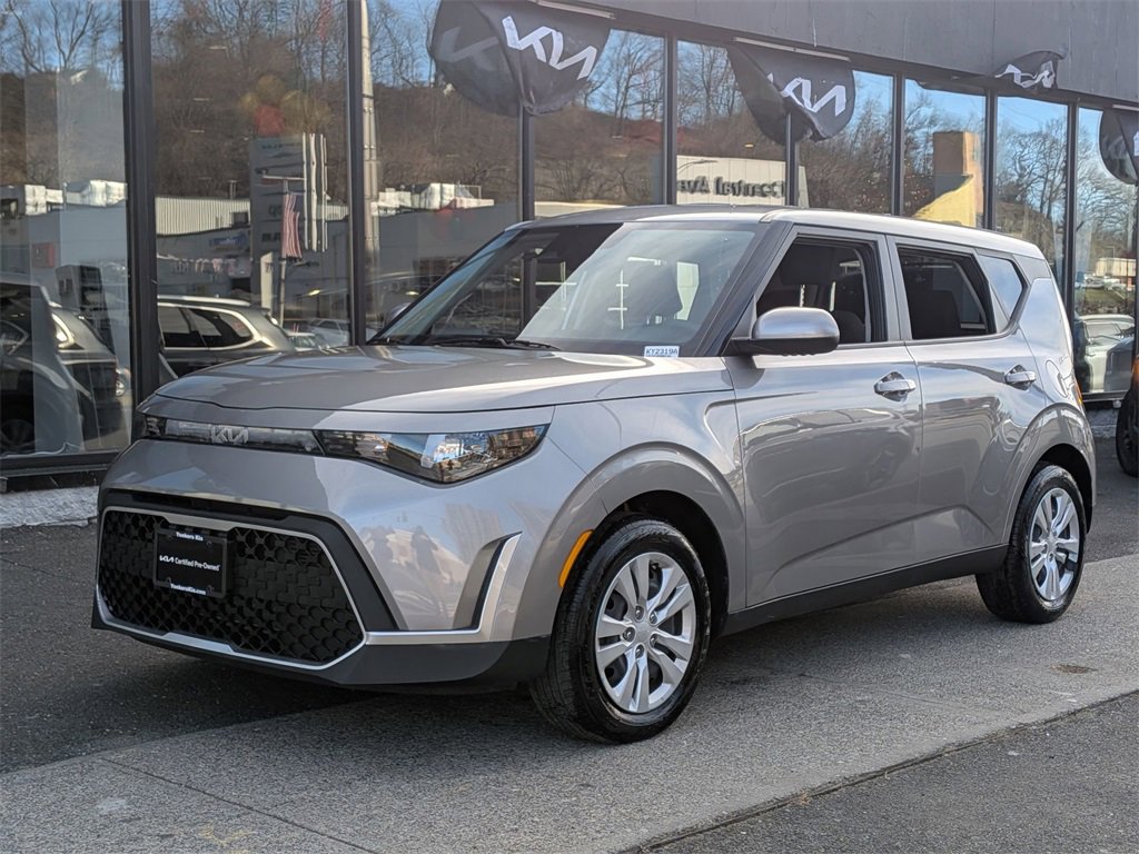 Used 2023 Kia Soul LX image 1