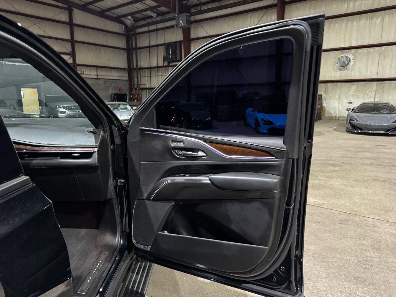 Used 2021 Cadillac Escalade ESV Sport Platinum w/ LPO, ONYX Package image 24
