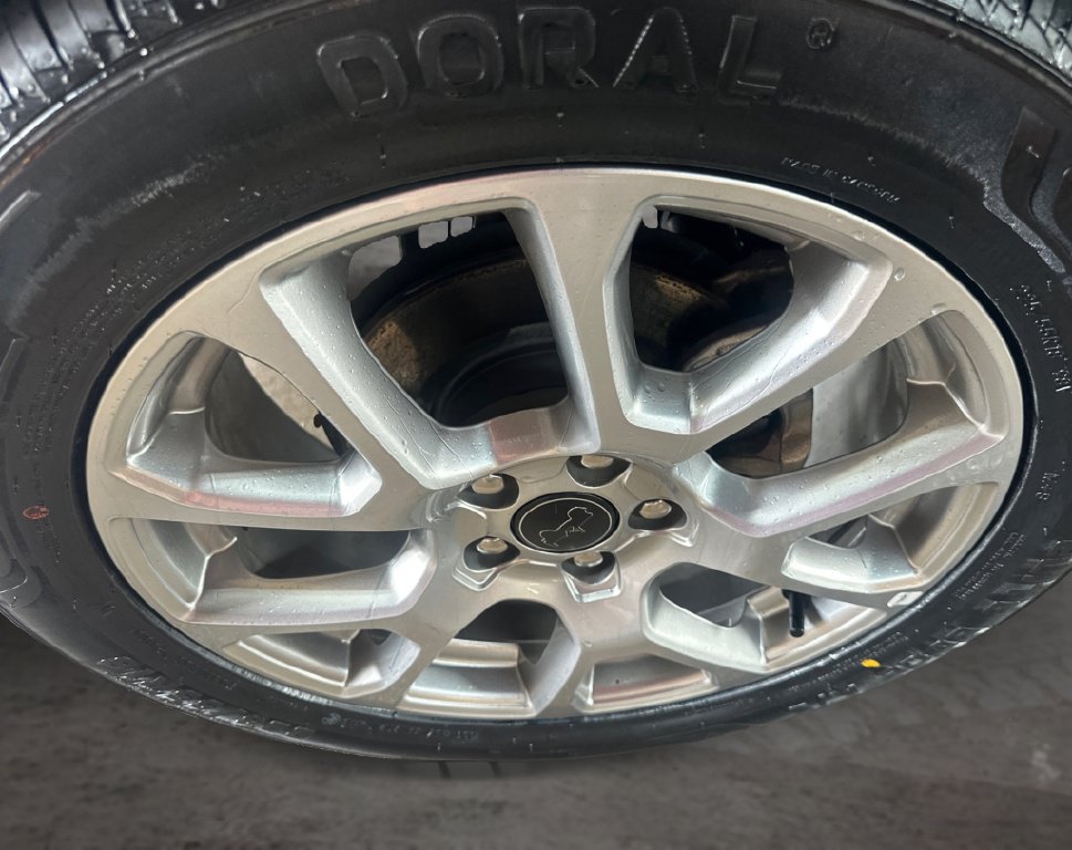 Used 2025 Jeep Compass Limited AWD/4WD image 16