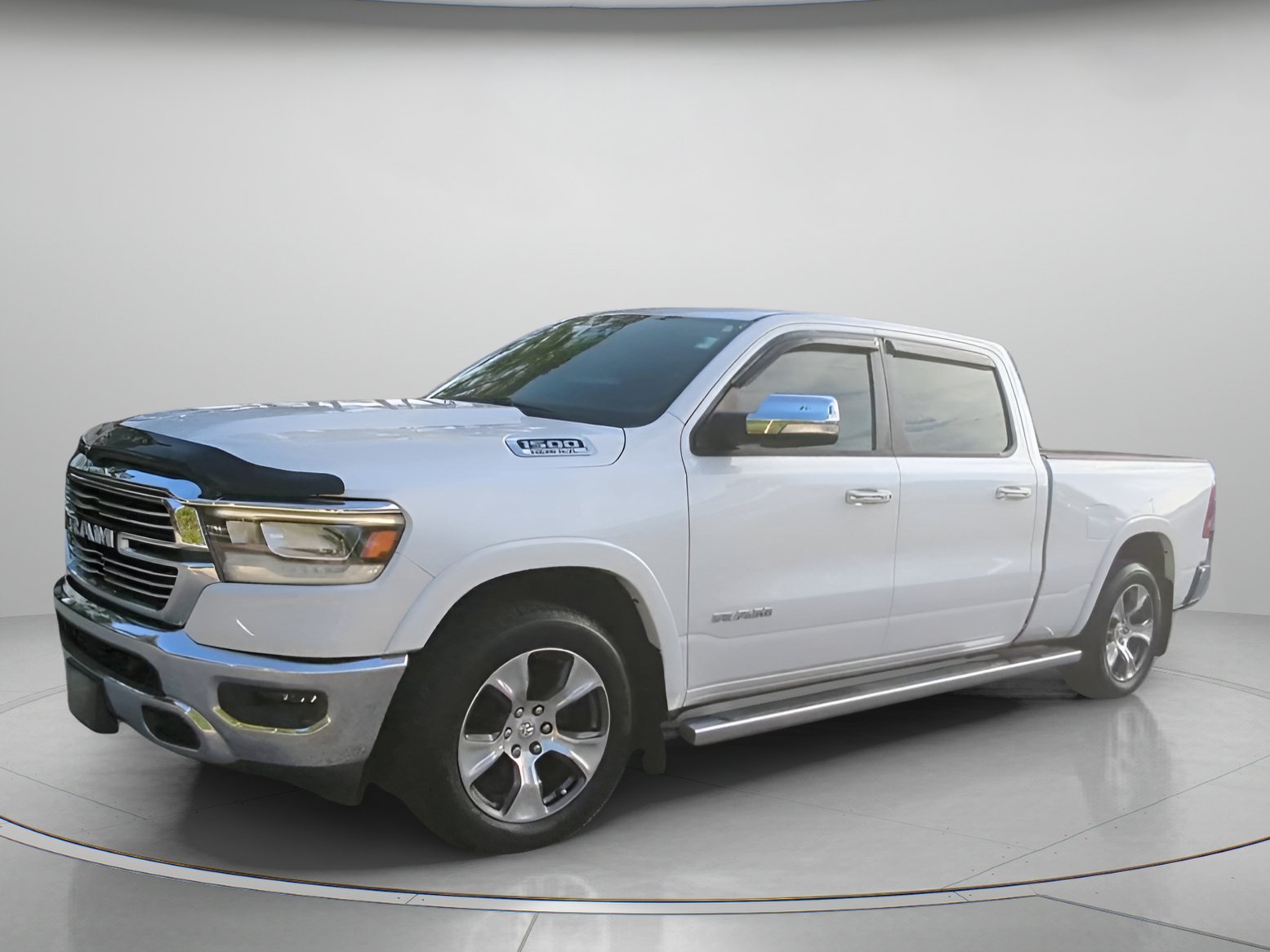 Used 2019 RAM 1500 Laramie AWD/4WD image 13