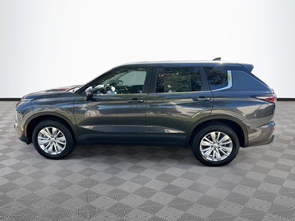 New 2026 Mitsubishi Outlander ES FWD image 8
