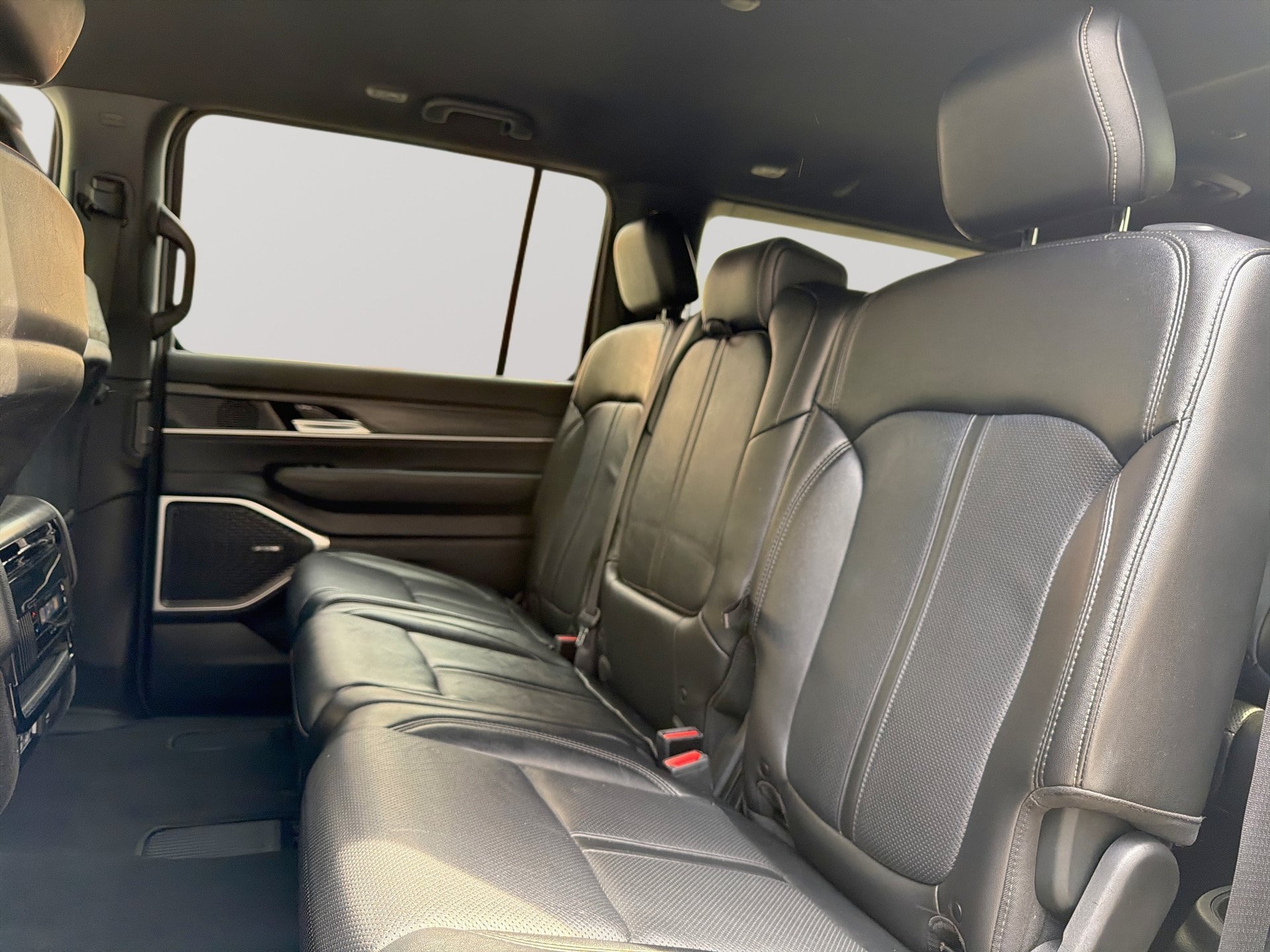 Used 2024 Jeep Wagoneer L Series II w/ Flexible Seating Group AWD/4WD image 26