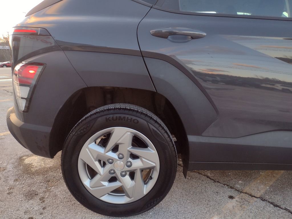 Used 2024 Hyundai Kona SE image 8