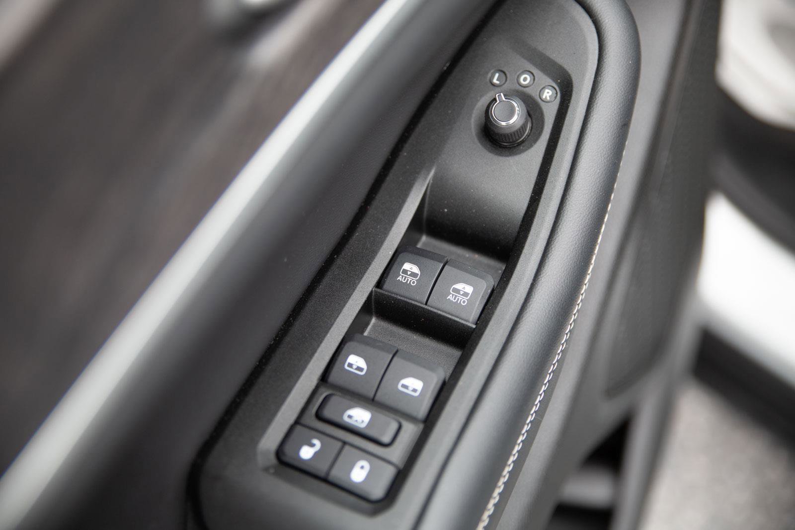 Used 2024 Jeep Grand Cherokee Limited w/ Black Appearance Package image 3