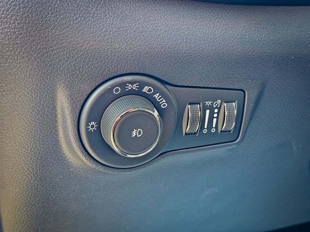 Used 2024 Jeep Compass Latitude image 13