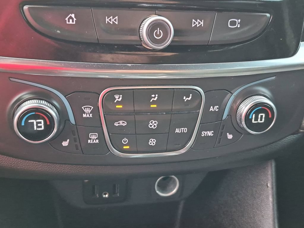 Used 2023 Chevrolet Traverse LT FWD image 18