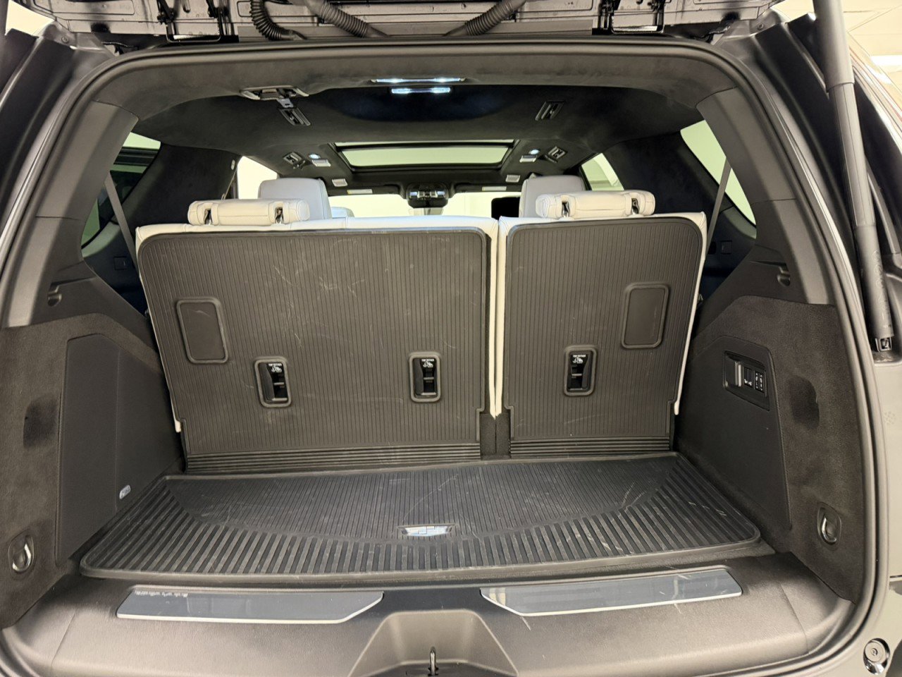 Used 2025 Cadillac Escalade V image 38