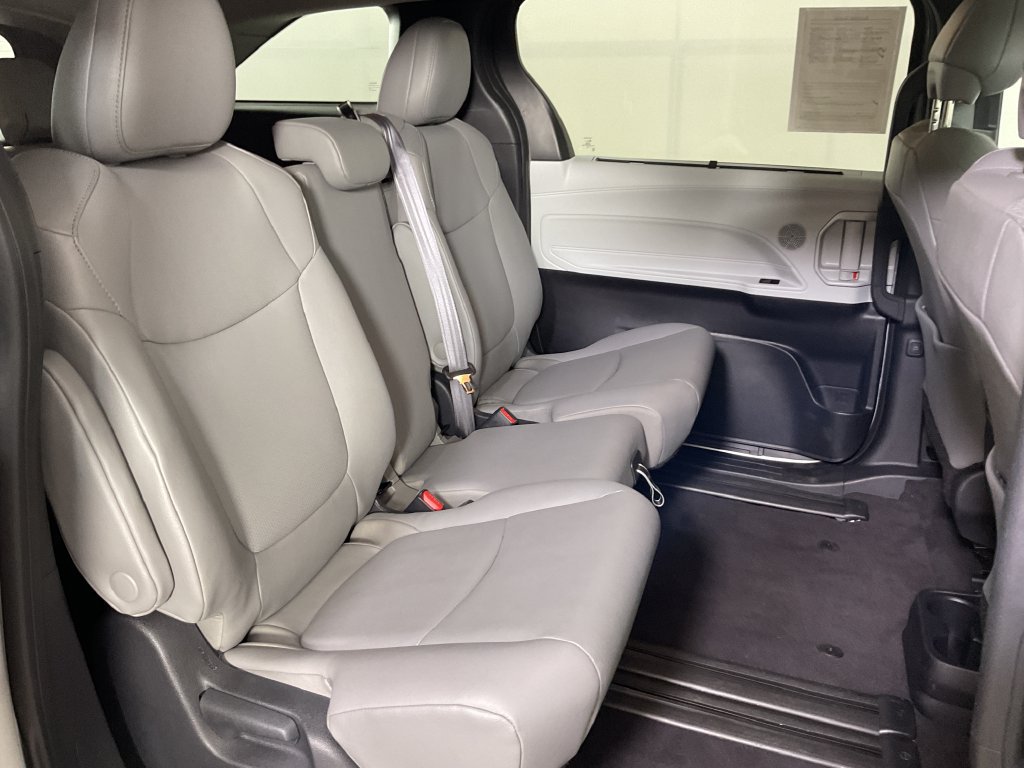 Certified 2025 Toyota Sienna XLE FWD image 23