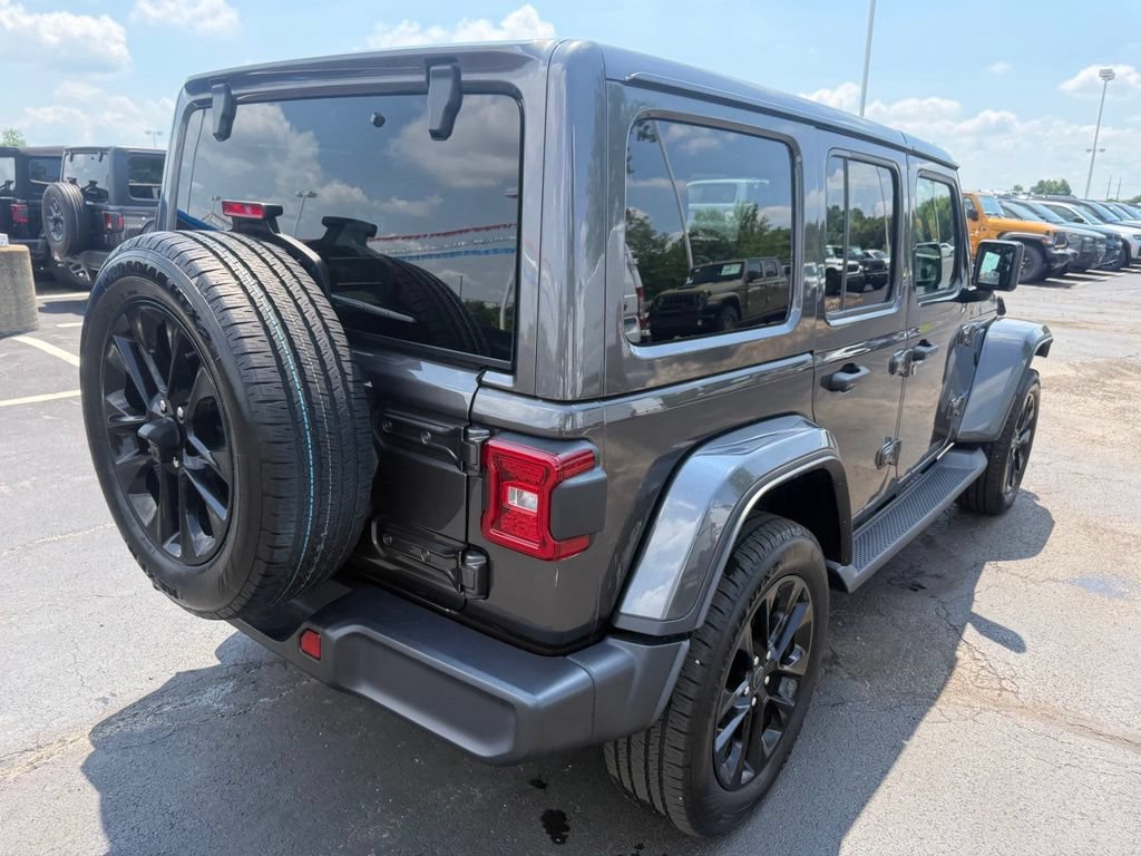 Used 2025 Jeep Wrangler Unlimited Sahara AWD/4WD image 3