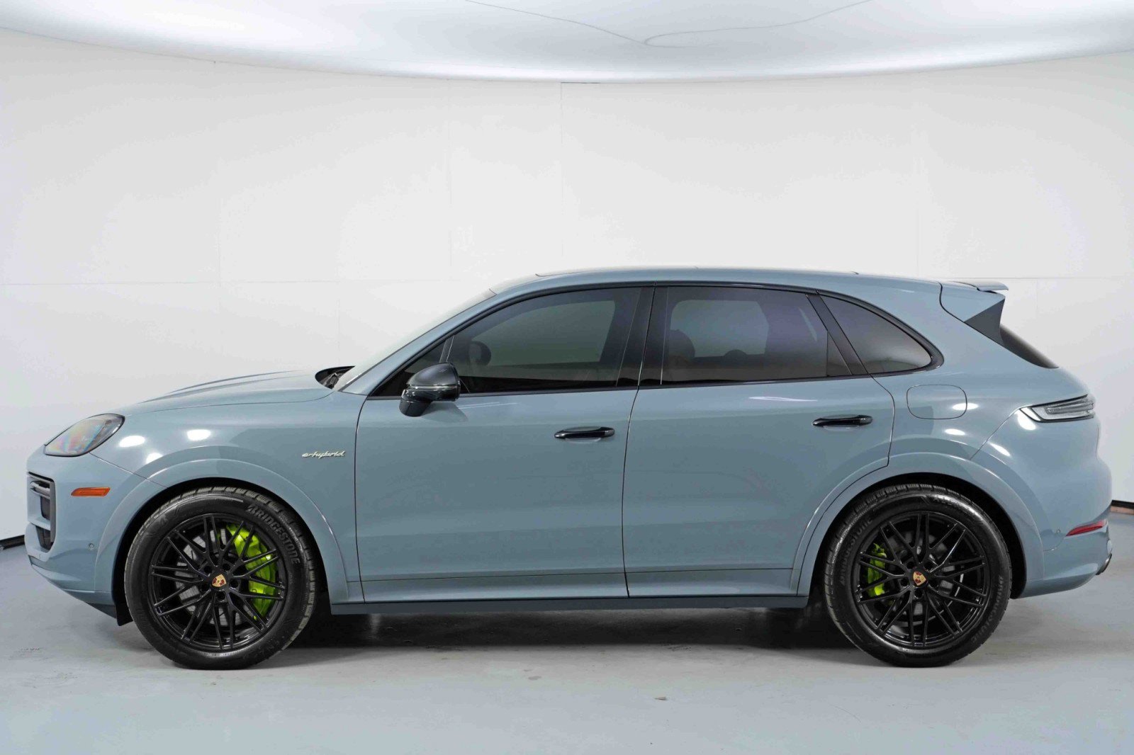 Used 2024 Porsche Cayenne Turbo AWD/4WD image 52