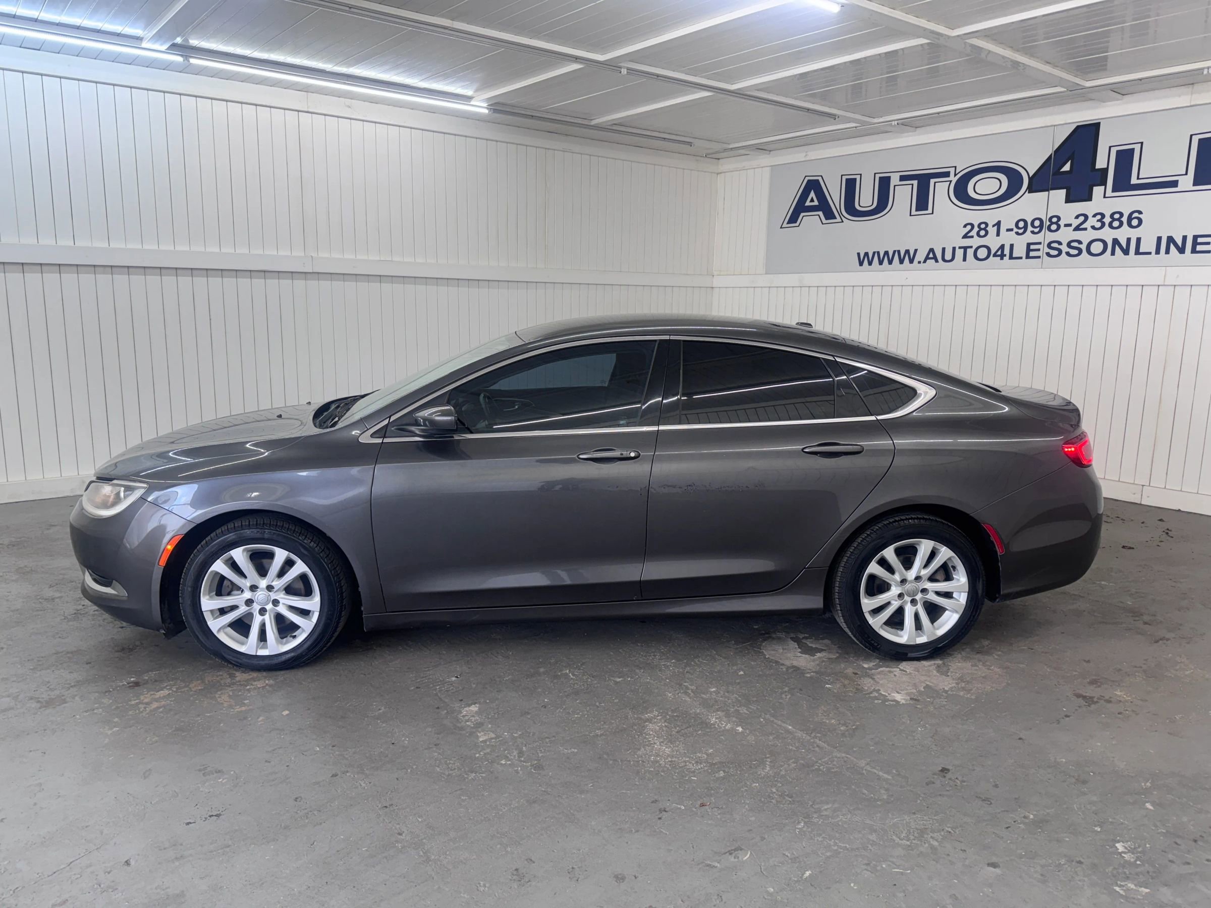 Used 2015 Chrysler 200 Limited w/ Convenience Group image 8