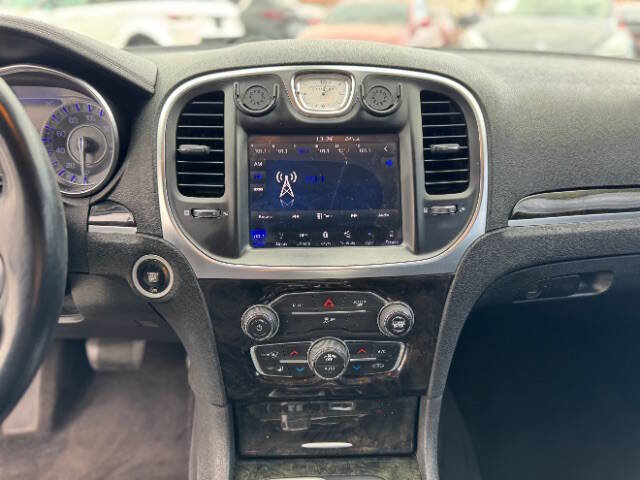 Used 2018 Chrysler 300 Limited image 10
