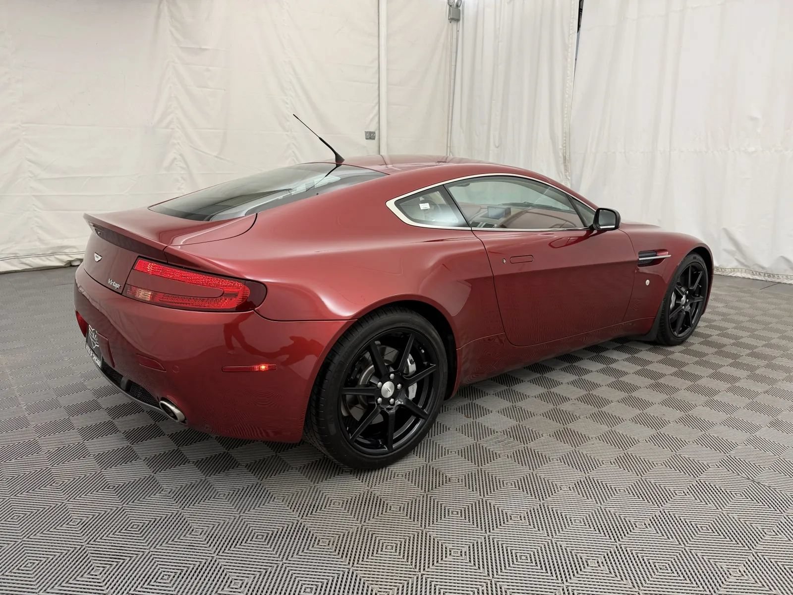 Used 2007 Aston Martin V8 Vantage Coupe RWD image 6