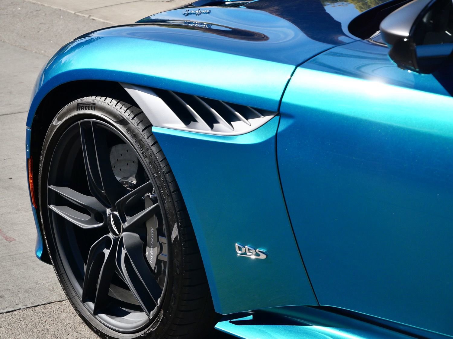 Used 2020 Aston Martin DBS Superleggera Volante image 9
