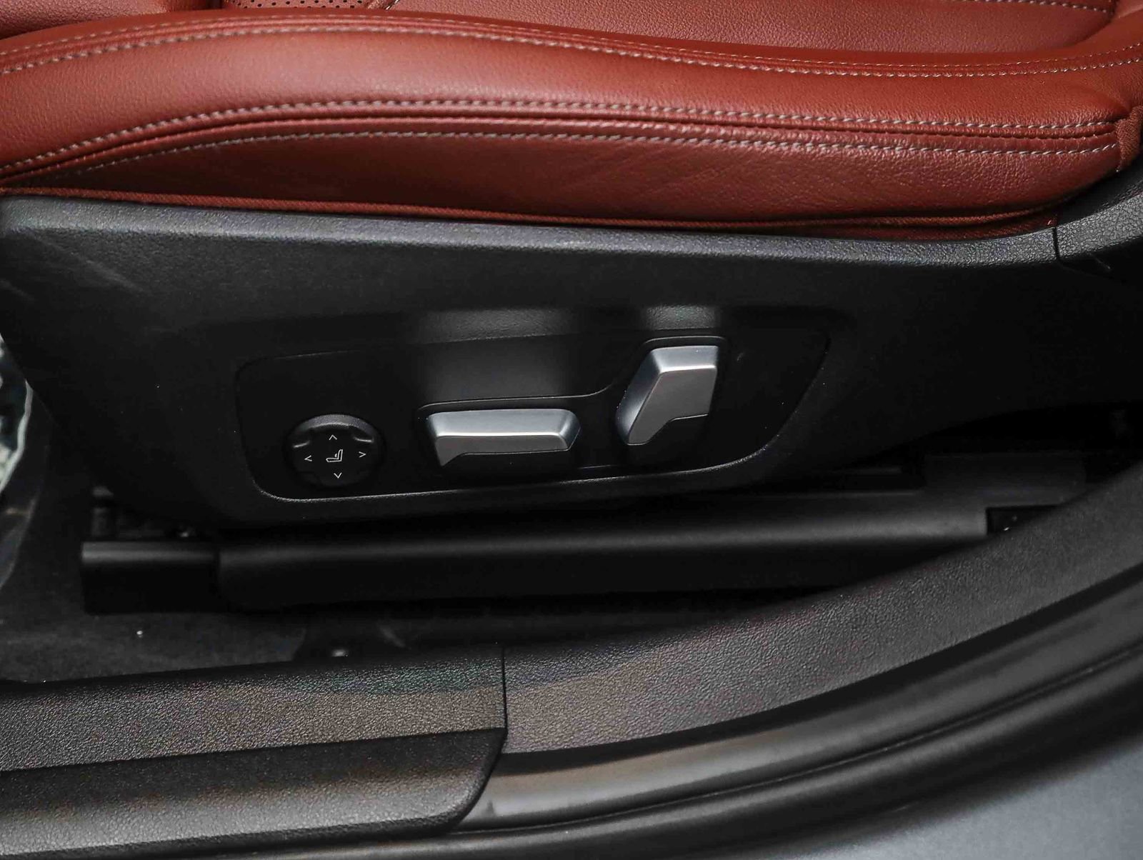 Used 2024 BMW 330i Sedan w/ Premium Package RWD image 19