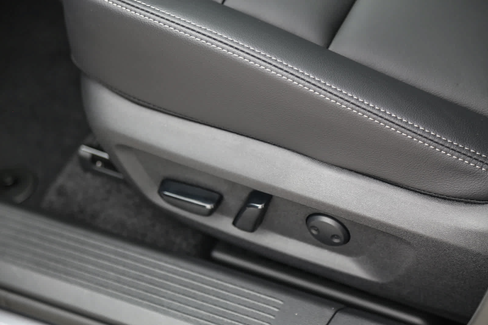 New 2025 Nissan Rogue SL w/ SL Premium Package FWD image 21