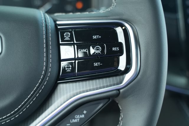 New 2026 Jeep Grand Wagoneer Summit AWD/4WD image 34