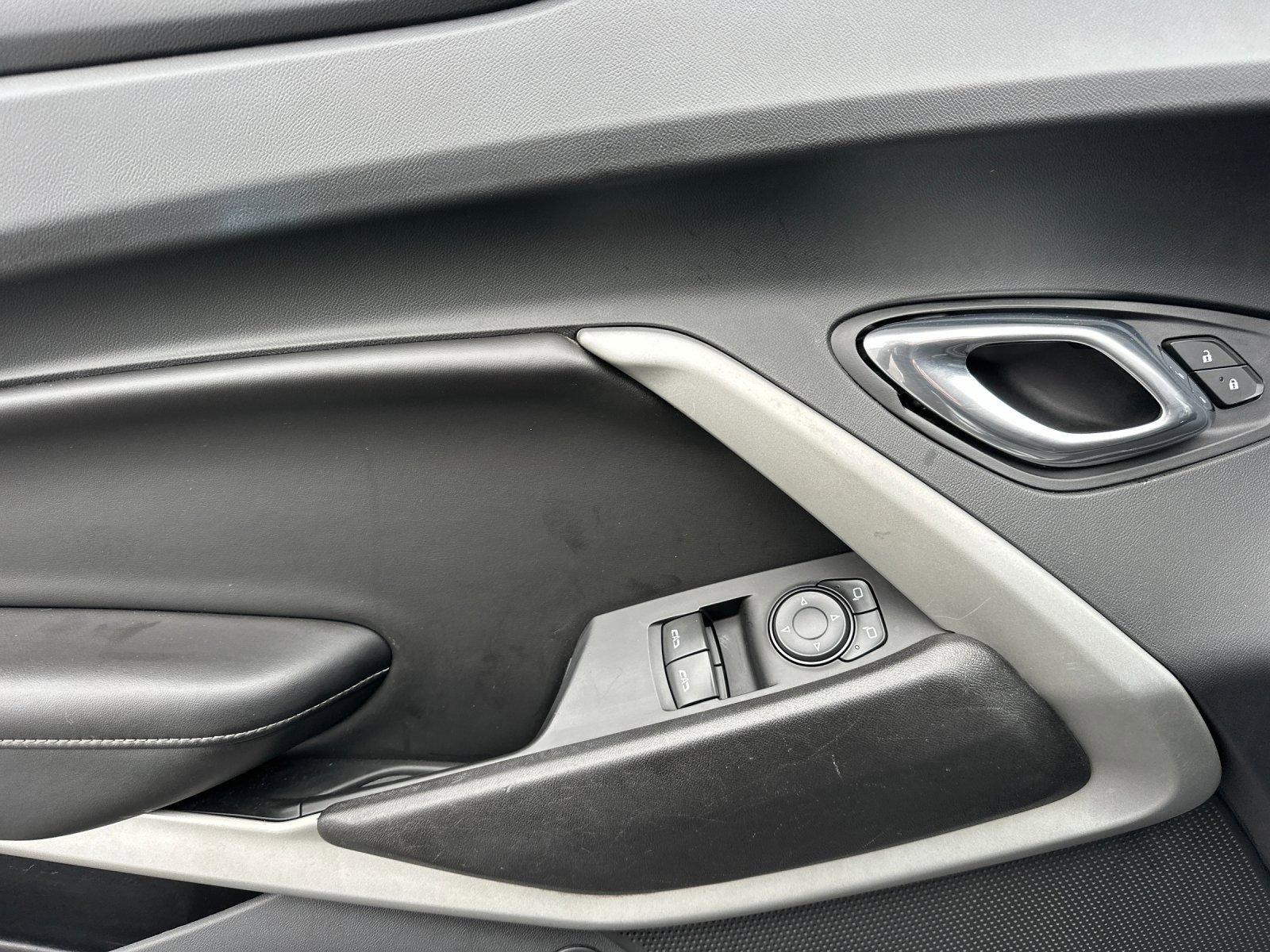 Used 2018 Chevrolet Camaro SS image 11