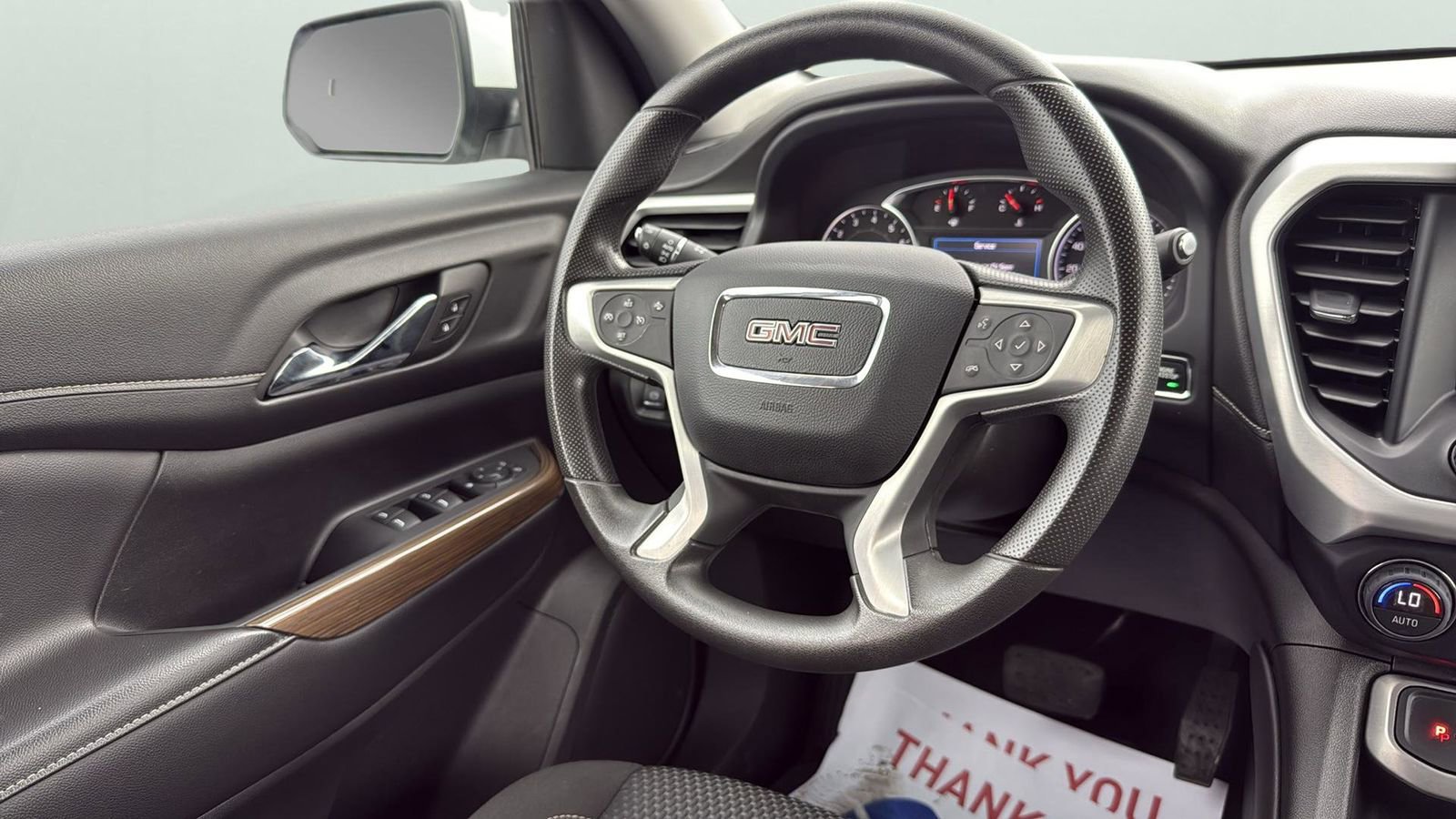 Used 2023 GMC Acadia SLE image 13