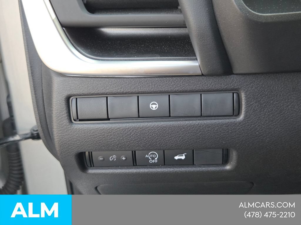 Used 2024 Nissan Rogue SV AWD/4WD image 26