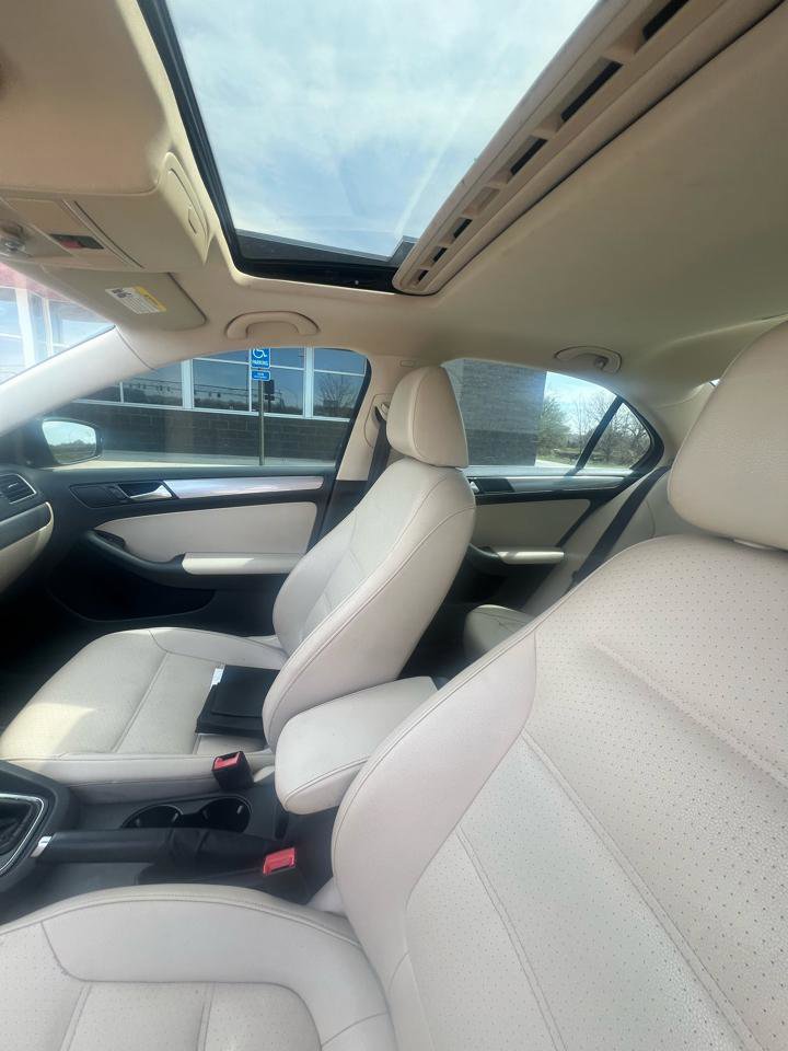 Used 2017 Volkswagen Jetta SE image 11