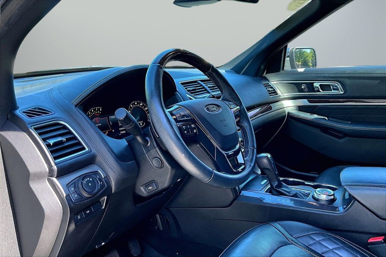 Used 2018 Ford Explorer Platinum AWD/4WD image 20