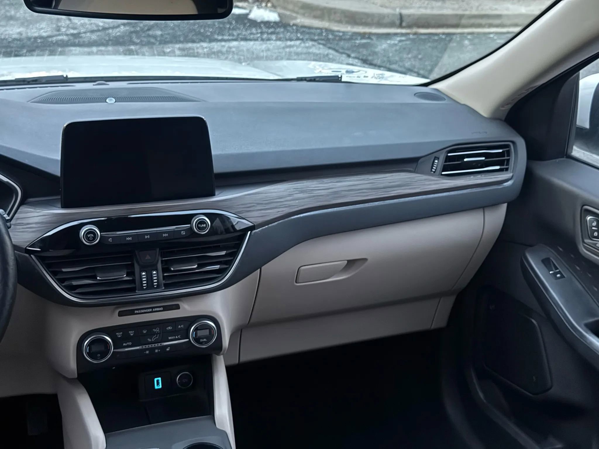 Used 2020 Ford Escape Titanium image 30