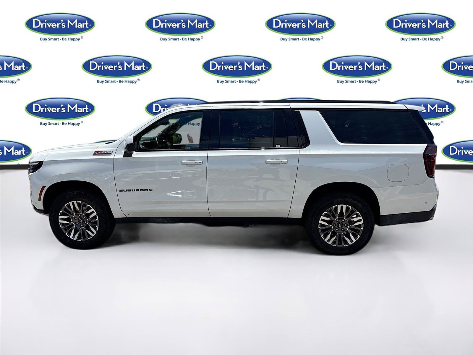 Used 2025 Chevrolet Suburban Z71 AWD/4WD image 4