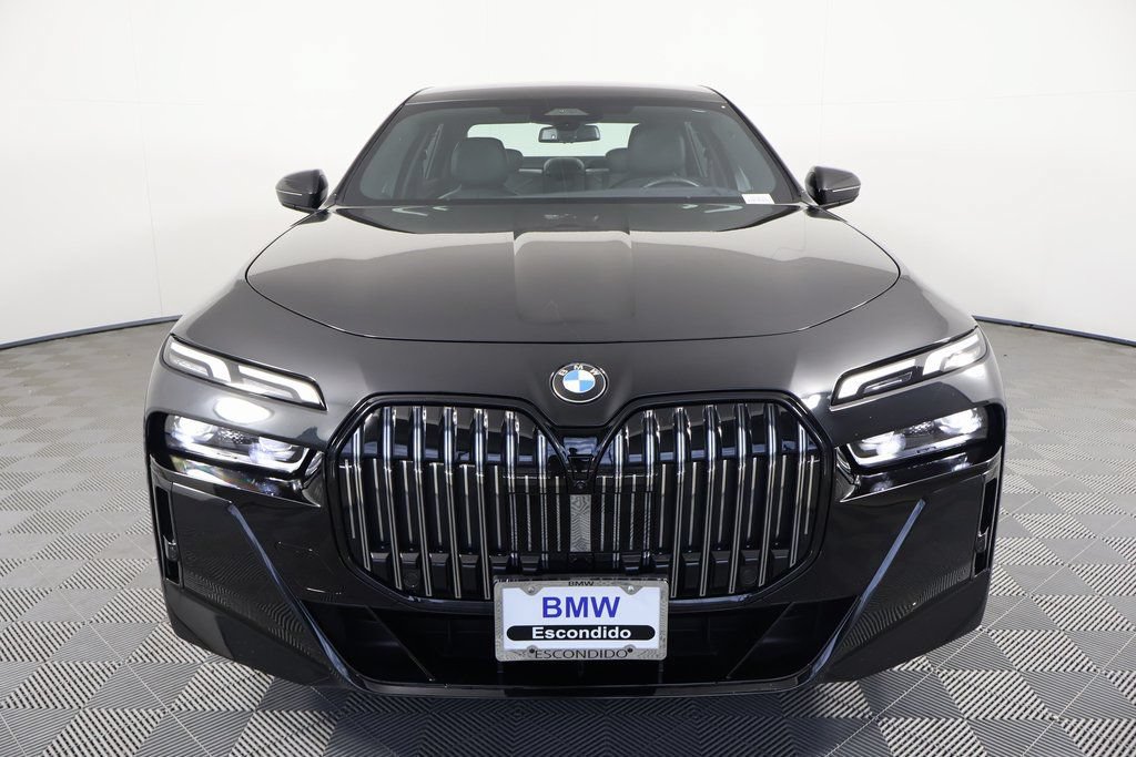 Used 2025 BMW 740i RWD image 2