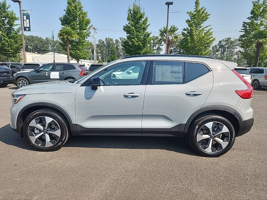 New 2026 Volvo XC40 B5 Plus w/ Protection Package Premier AWD/4WD image 2